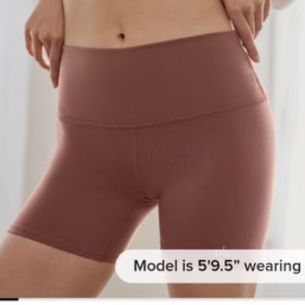 Alo yoga 5" Airbrush High-Waist Biker Short in chestnut M